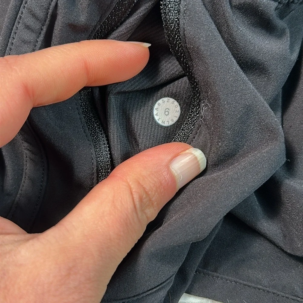 Lululemon Tracker Short V *4